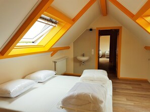 Apartamento, 2 quartos | 1 quarto, individualmente decorados, individualmente mobiliados