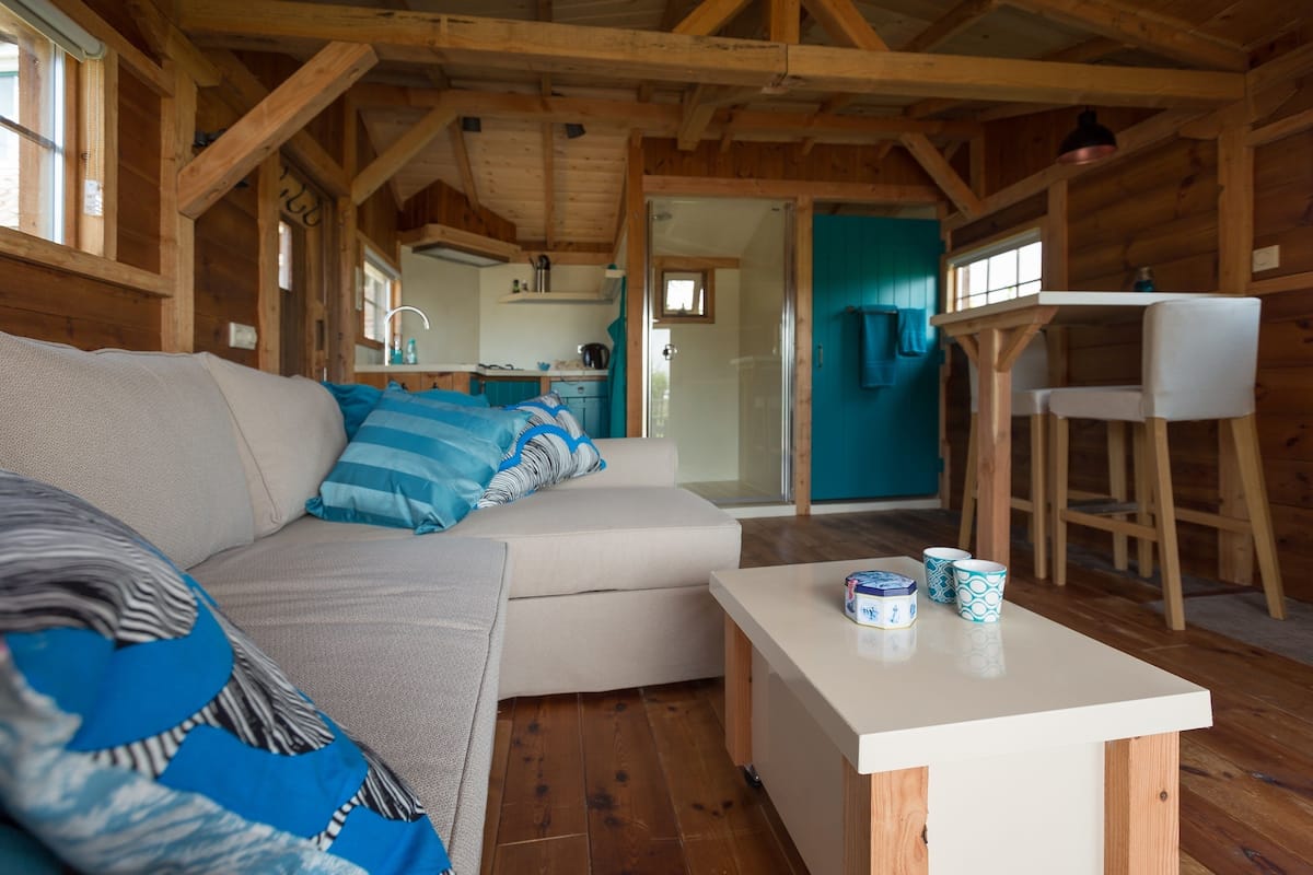 Estudio | 1 habitación, decoración personalizada y muebles diferentes