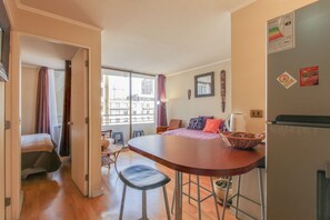Standard Apartment, 1 Bedroom | In-room dining