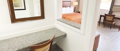 Economy Room, 1 King Bed, Refrigerator & Microwave | Egyptian cotton sheets, premium bedding, individually decorated