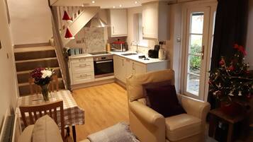 TV layar datar dan pemutar DVD