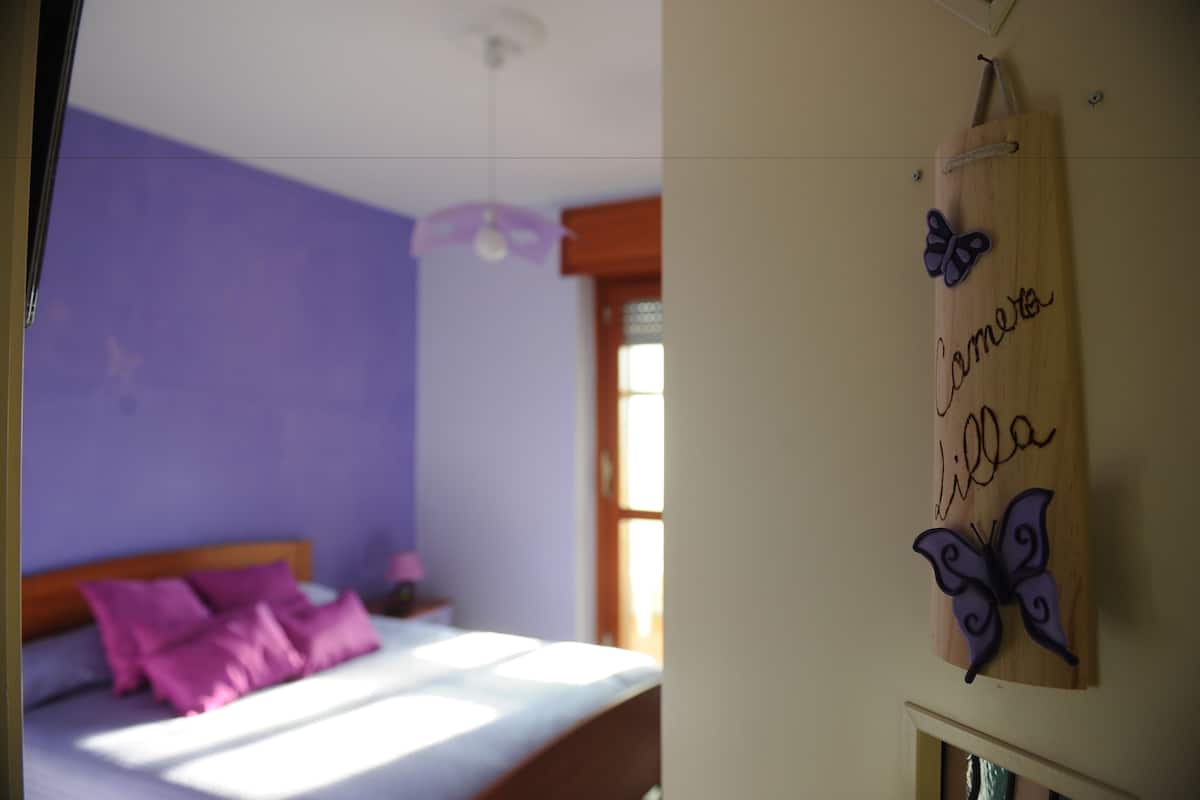 Habitación básica doble | Cortinas blackout, cunas gratuitas, wifi gratis y ropa de cama