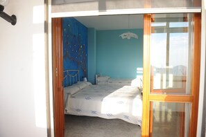A bedroom with a bed, a chair, and a window. - B&B Viale delle Colline (Salerno)