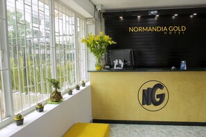 Reception hall - Hotel Normandia Gold (Bogotá)