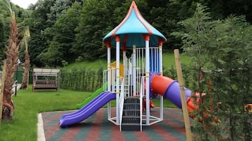Children’s play area – outdoor