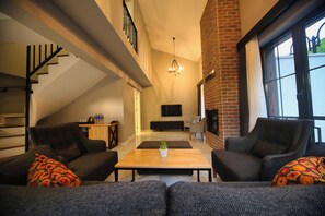 Family Duplex, Private Pool, Garden View | Living area | 75-inch LCD TV with satellite channels, heated floors - Sapanca Alfa Suites & SPA (Sapanca)