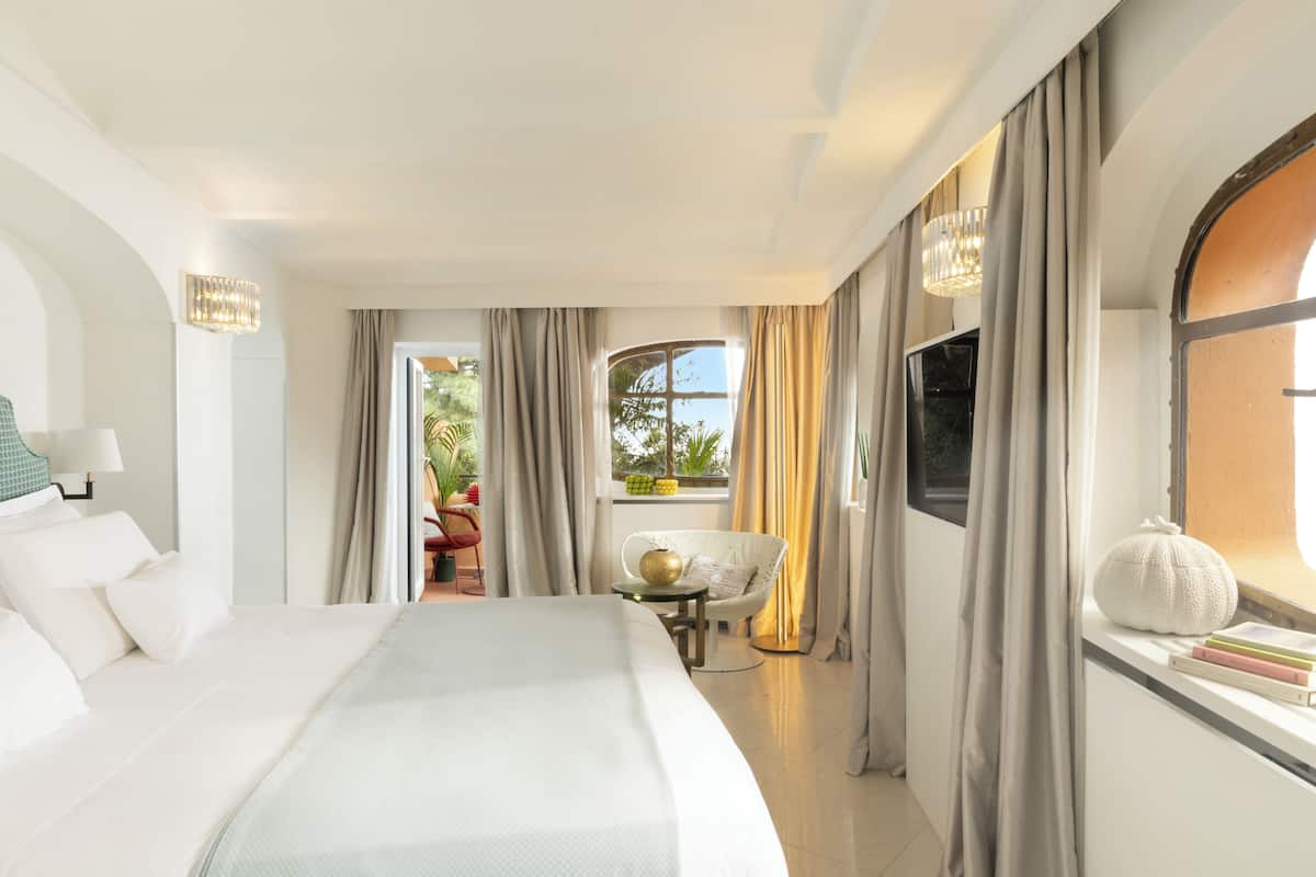 Master Deluxe Room