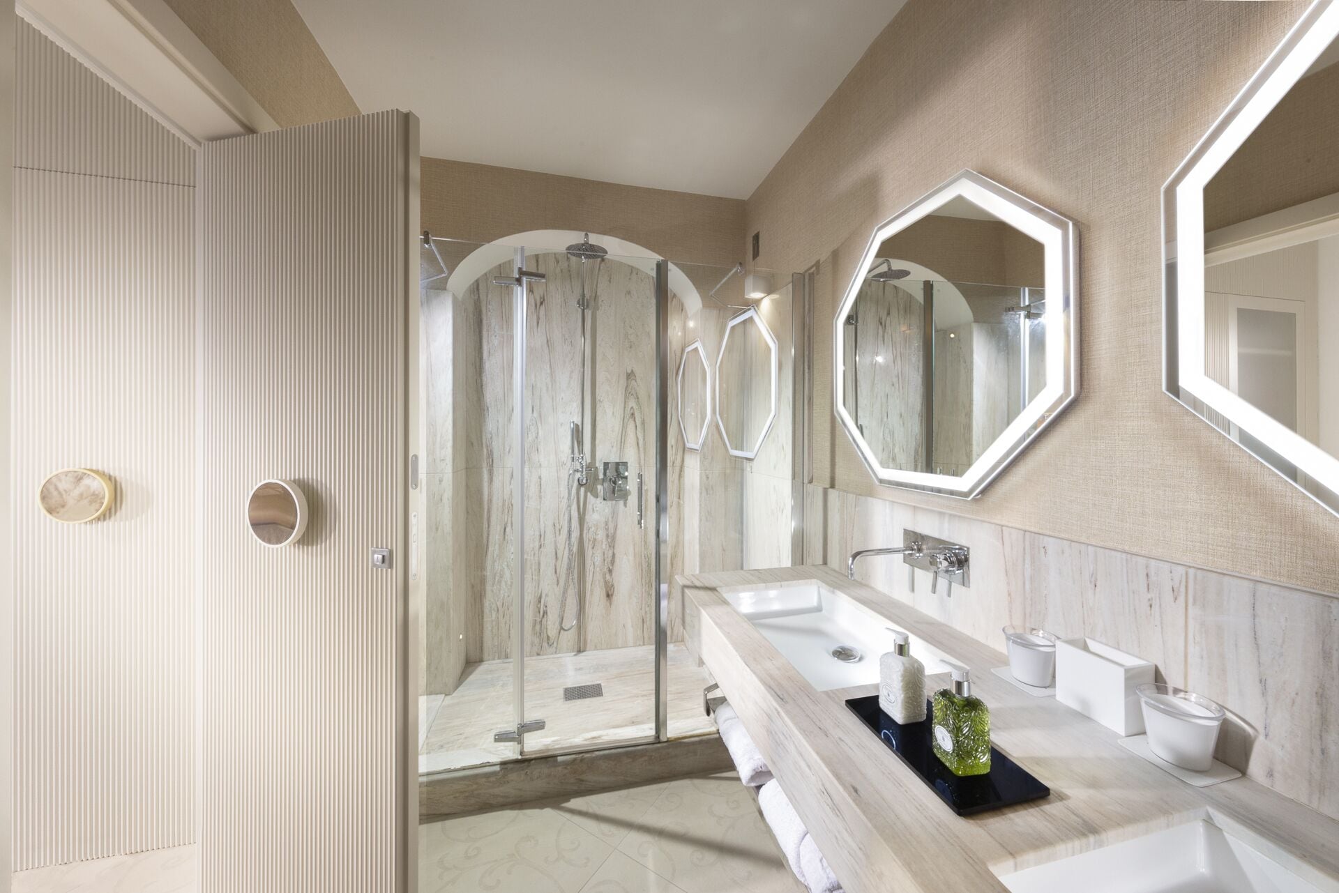 deluxe double or twin room, balcony, sea view | bathroom | shower, designer toiletries, hair dryer, bathrobes