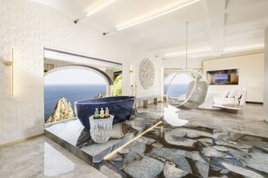 Studio Suite (Art) | Premium bedding, down comforters, minibar, in-room safe