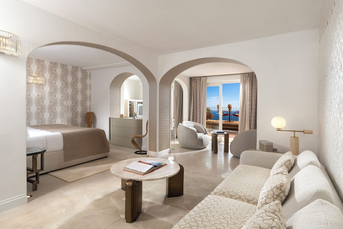 Signature Suite Parthenope | Premium bedding, down comforters, minibar, in-room safe