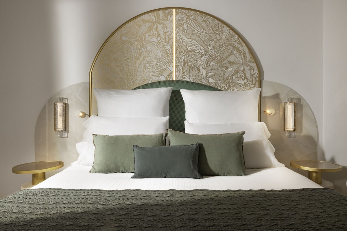 1 bedroom, premium bedding, down duvets, minibar