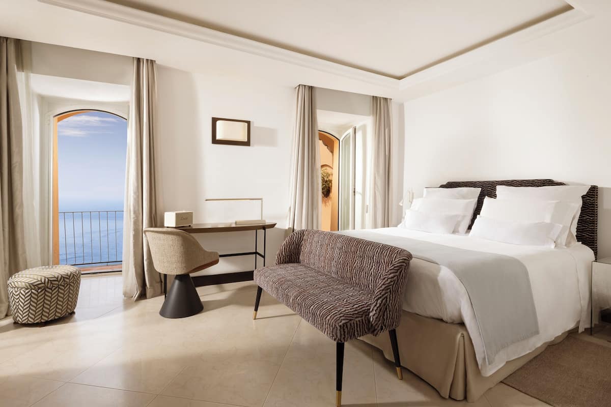 Premium bedding, down comforters, minibar, in-room safe