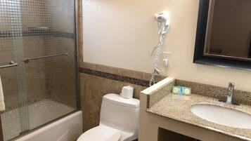 Superior Double Room, 2 Queen Beds, Ground Floor | Bathroom