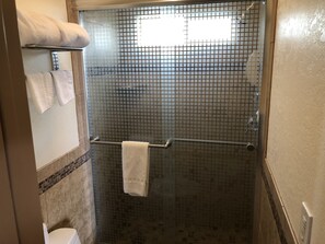 Superior Double Room, 1 Queen Bed | Bathroom shower