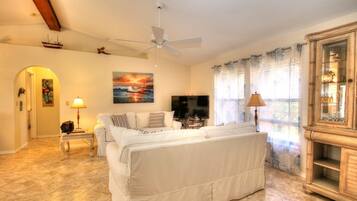 House, 3 Bedrooms, Private Pool, Canal View | Living room | Flat-screen TV