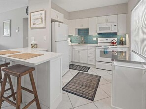 Fridge, microwave, oven, stovetop - Waterfront 1BR condo in Marco Island with pool and kitchen. (Marco Island)