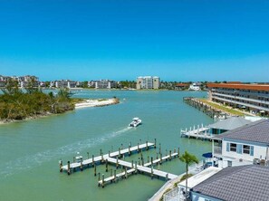 Marina - Waterfront 1BR condo in Marco Island with pool and kitchen. (Marco Island)