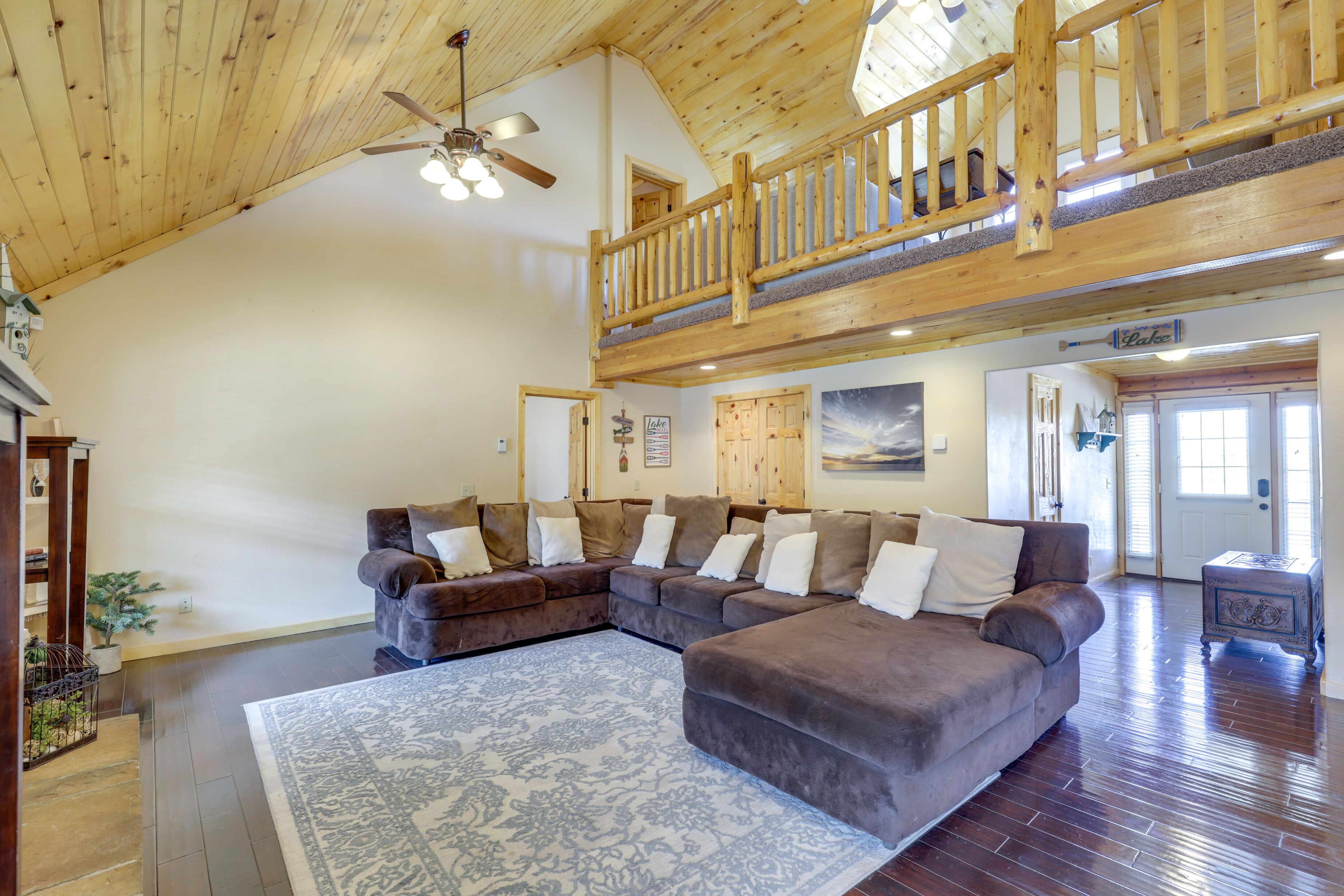 Large Sterling Cabin < 1Mi to Palisade State Park!