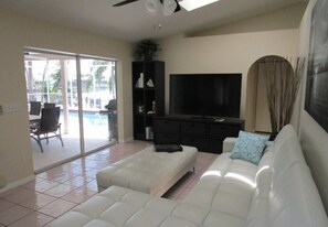 House, 3 Bedrooms, Private Pool, Garden View | Living room