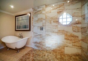 House, 3 Bedrooms, Private Pool, Garden View | Bathroom | Separate tub and shower, deep soaking tub, hair dryer, towels - Serenity by 123cape VR (Cape Coral)