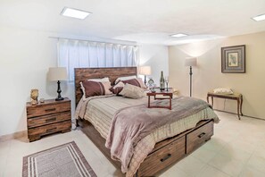 1 bedroom, desk, Internet, bed sheets