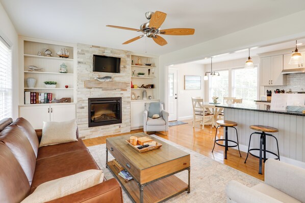 TV, fireplace, DVD player