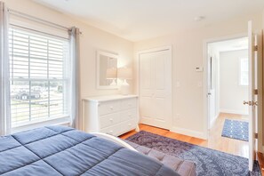 3 bedrooms, internet, bed sheets