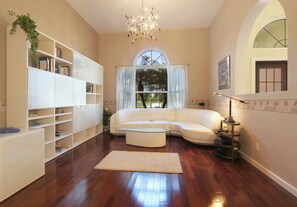 House, 4 Bedrooms, Private Pool | Living room