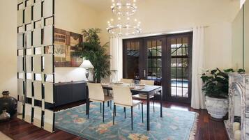 Rumah, 4 kamar tidur, kolam renang pribadi | Makan di kamar