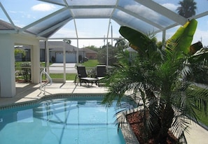 Outdoor pool - Yvonne by 123cape VR (Cape Coral)