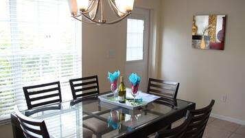 House, 3 Bedrooms, Private Pool | In-room dining