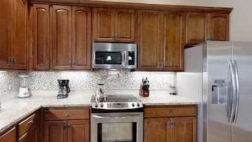 House, 3 Bedrooms, Private Pool, Canal View | Private kitchen | Full-sized fridge, microwave, oven, stovetop