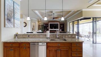 House, 3 Bedrooms, Private Pool, Canal View | Private kitchen | Full-sized fridge, microwave, oven, stovetop