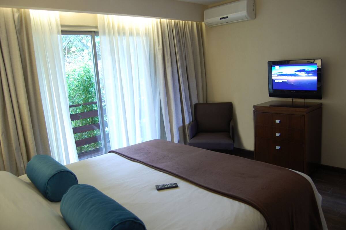 Cabin tiện nghi đơn giản, 1 phòng ngủ, bồn tắm nước nóng | Minibar, két bảo mật tại phòng, bàn 