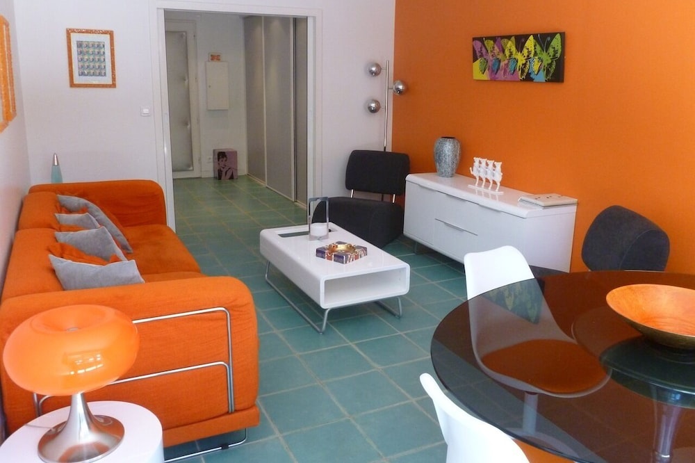 Pop design apartment, renewed in 2008, terraces in the garden, heart of La Baule