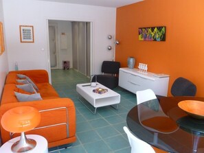 TV, DVD player, stereo - Pop design apartment, renewed in 2008, terraces in the garden, heart of La Baule (La Baule-Escoublac)