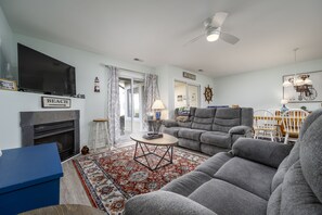 TV, fireplace, DVD player, books - Three bedroom townhouse in Plantations East! 3 Crane (Lewes)