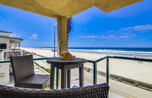 Property grounds - 30 Day Escape! Oceanfront 2BD Steps to Beach with Parking, BBQ, and Adventure! (San Diego)