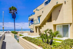 Terrace/patio - 30 Day Escape! Oceanfront 2BD Steps to Beach with Parking, BBQ, and Adventure! (San Diego)