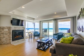 TV, fireplace