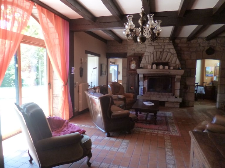 La Grange Spacieuse à L'intérieur Et à L'extérieur - Pontivy