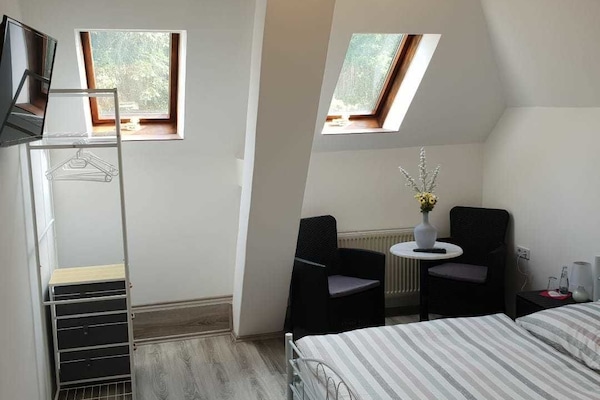 Dobbeltværelse | Opholdsområde | Fladskærms-tv