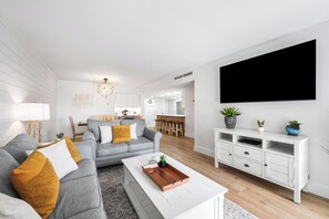 Télévision, lecteur de DVD, vidéothèque