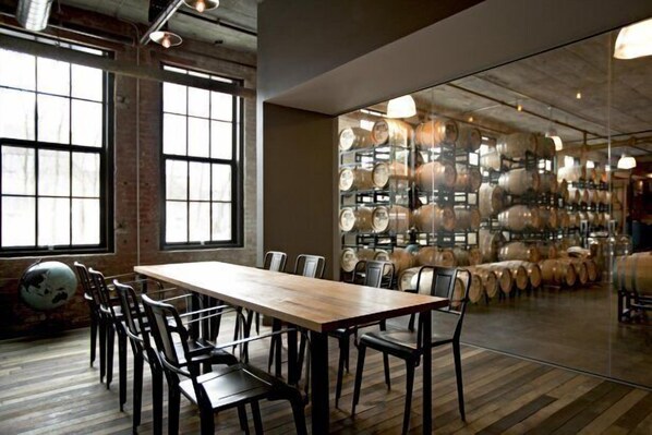 Dining - Cottage In The Heart Of Harbor Country - Steps From Town (Three Oaks)