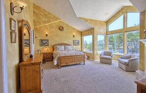 3 bedrooms, WiFi, bed sheets - Magnificent Ocean Ranch Villa (Cambria)