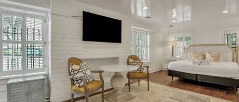 Fer et planche à repasser, Wi-Fi gratuit, draps fournis