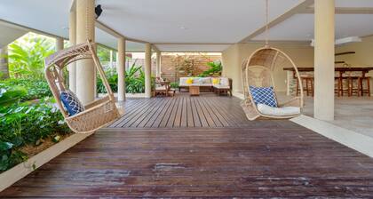 Seahorse Villa Renovated 2018 | Piscine avec accĂšs Ă la plage | 10 personnes | prĂšs de Placencia