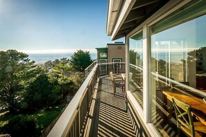 Property grounds - A Winsome Whale Watcher (Cambria)
