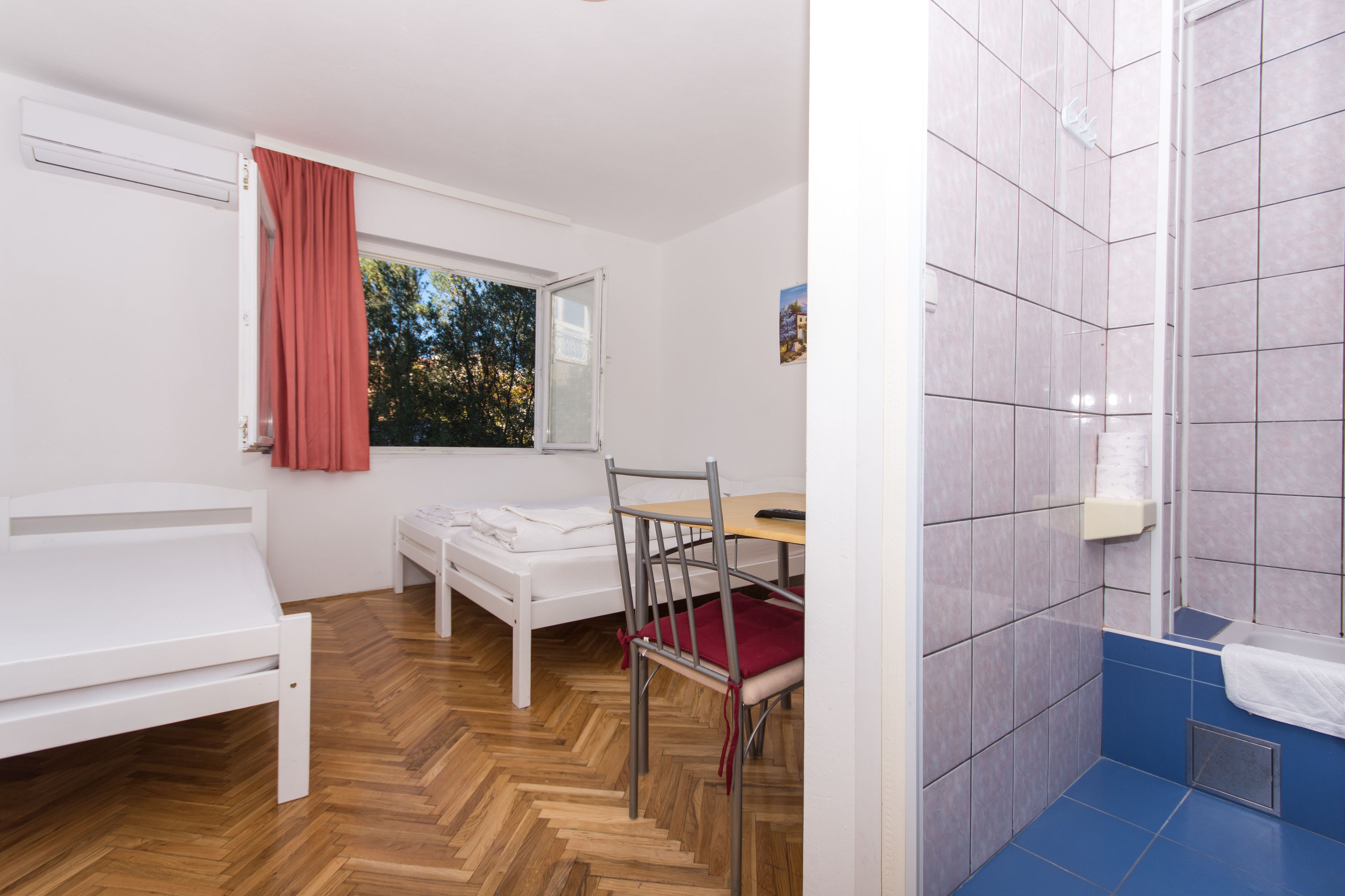 Studio – basic, 3 enkeltsenger | Strykejern/-brett, barnesenger (inkludert) og wi-fi (inkludert)