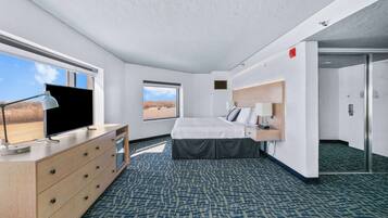 Deluxe Room, 1 King Bed, Non Smoking, River View